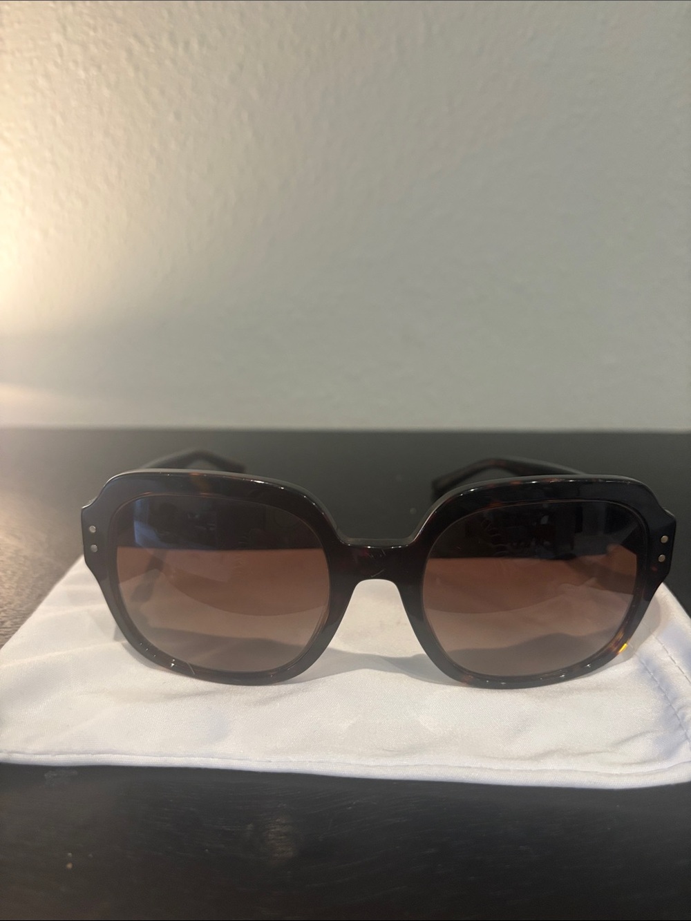 Women’s Oversized Tory Burch Tortoiseshell Sunglasses - Brown Lenses
